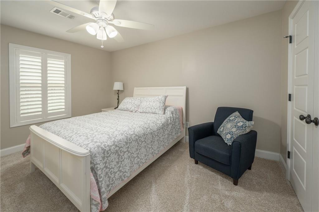 153 Lee Road 2207
