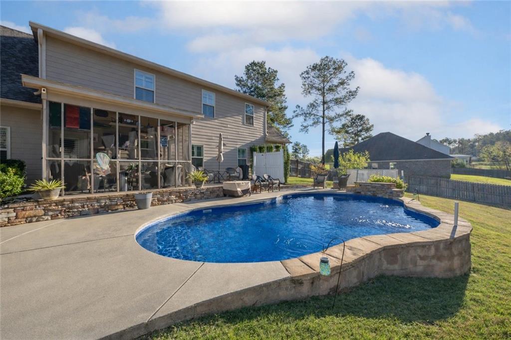153 Lee Road 2207
