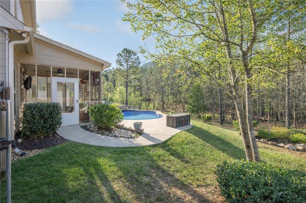153 Lee Road 2207