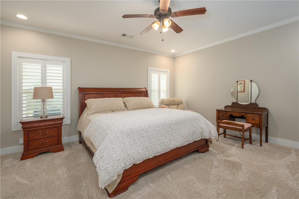 153 Lee Road 2207