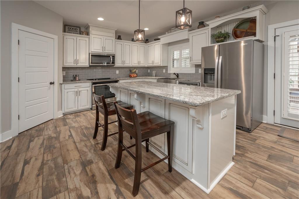 153 Lee Road 2207