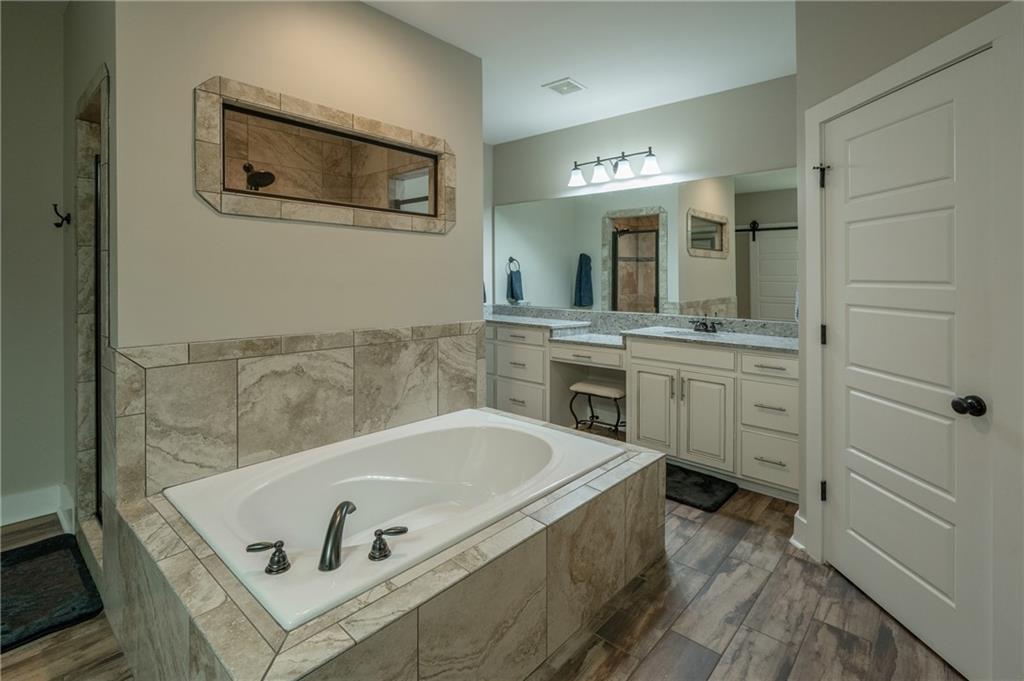 153 Lee Road 2207