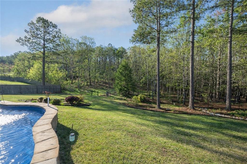 153 Lee Road 2207