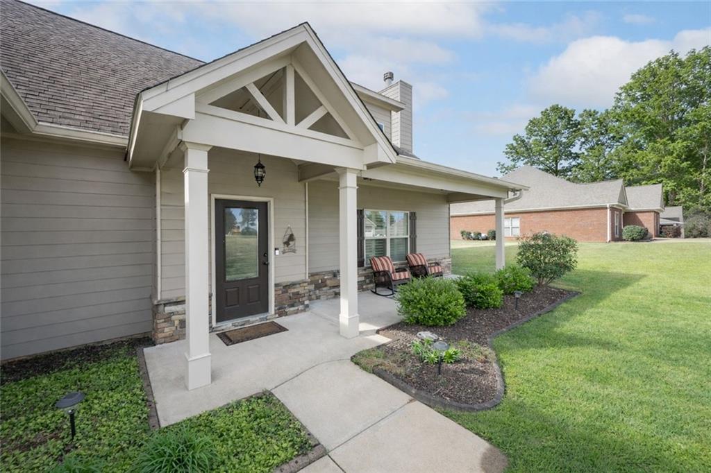 153 Lee Road 2207