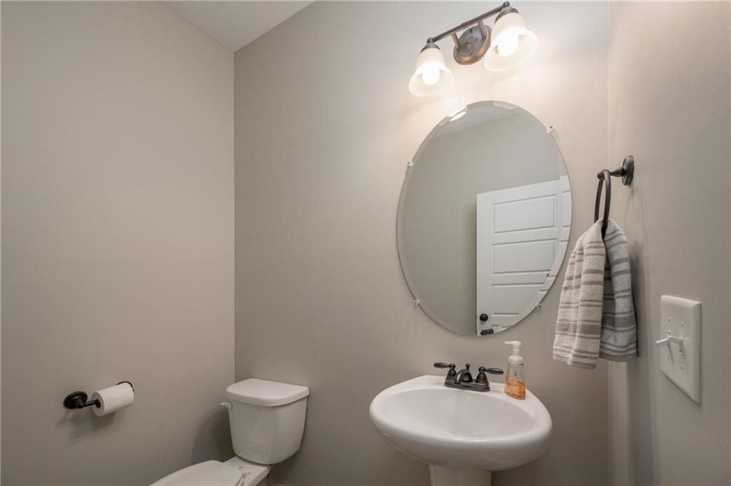 153 Lee Road 2207