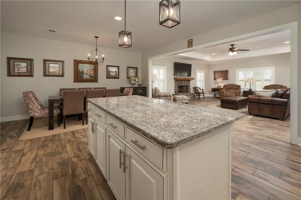 153 Lee Road 2207