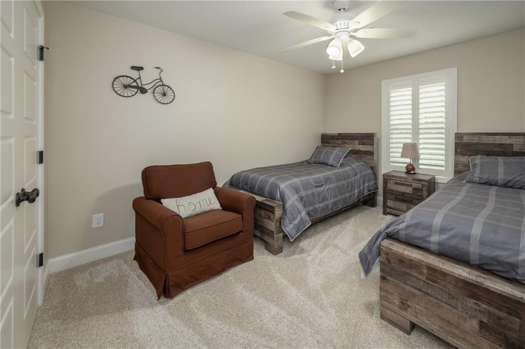 153 Lee Road 2207