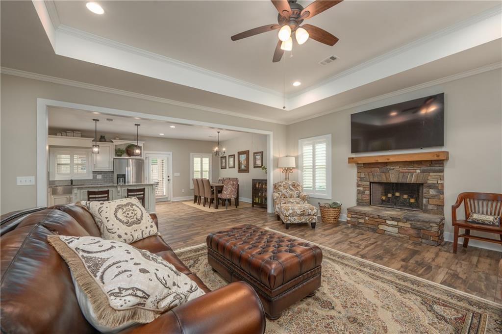 153 Lee Road 2207