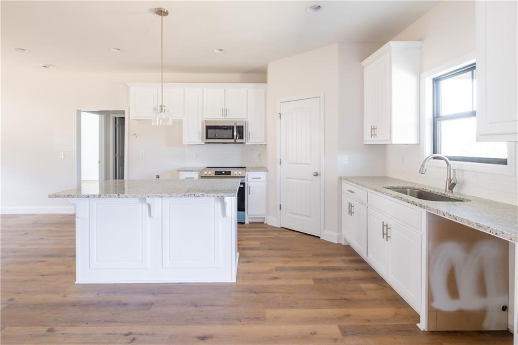 43 Lee Rd 2167