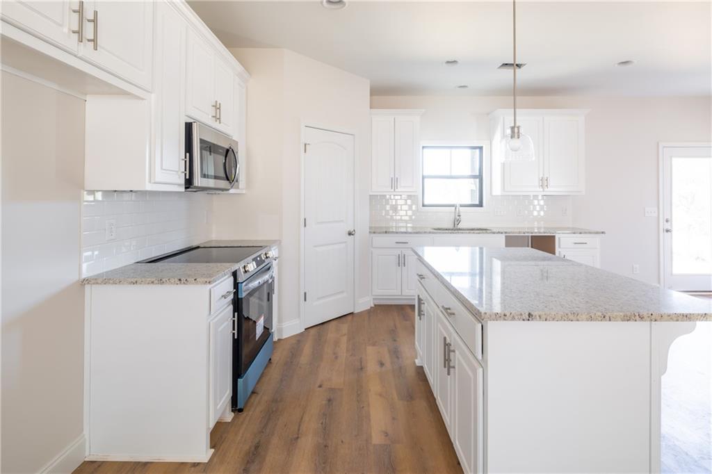 43 Lee Rd 2167