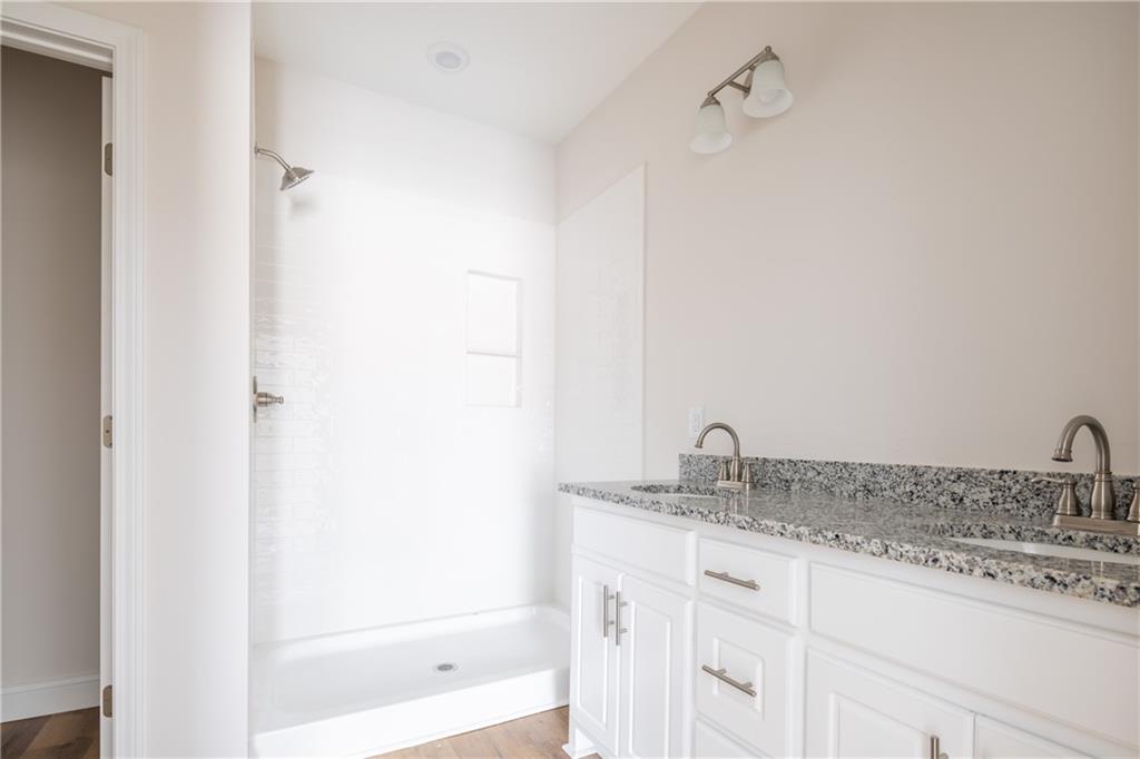 43 Lee Rd 2167