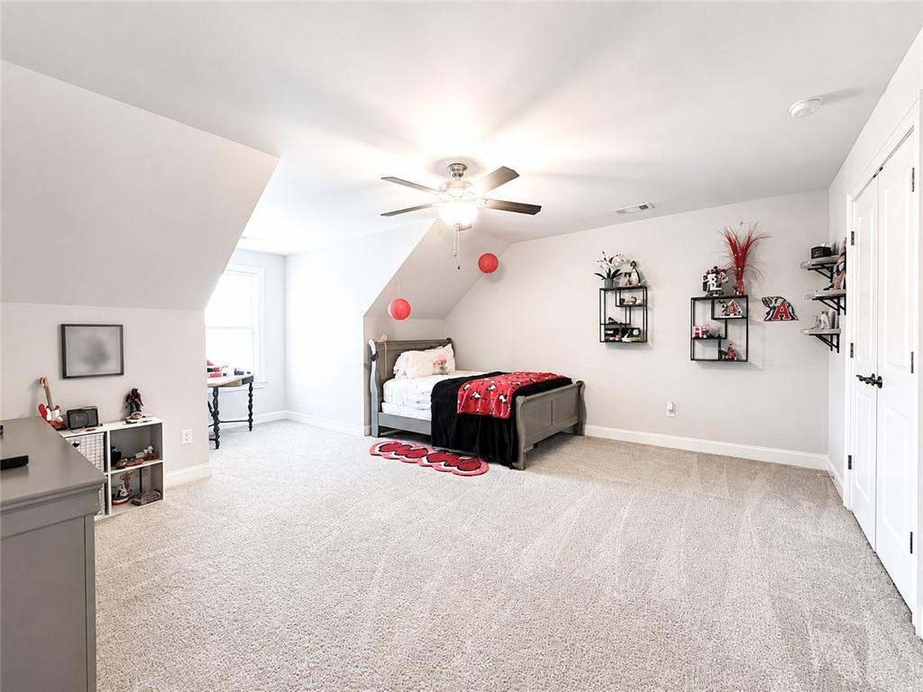 62 Ivy Loop