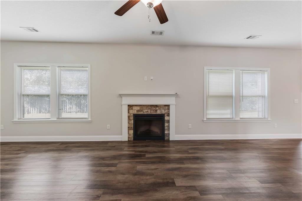 112 White Oak Place