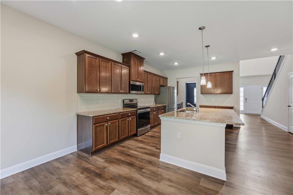 112 White Oak Place