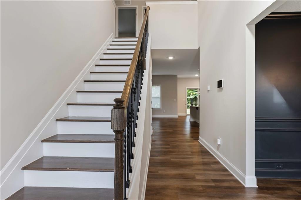 112 White Oak Place