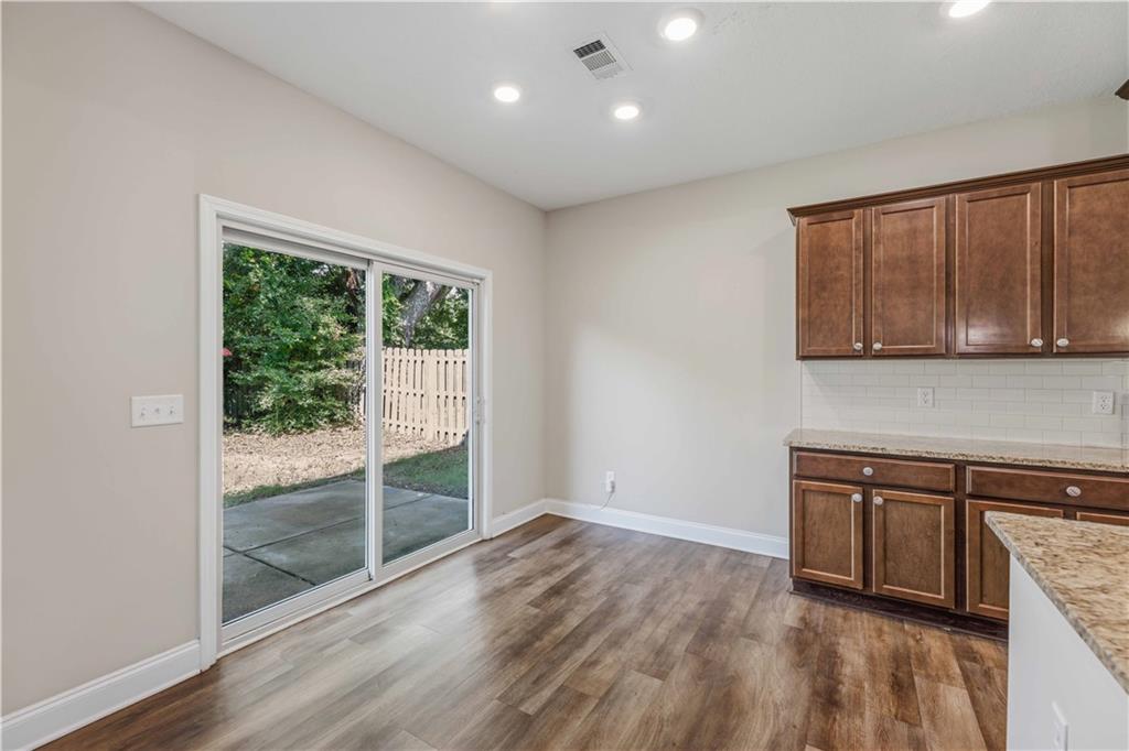 112 White Oak Place