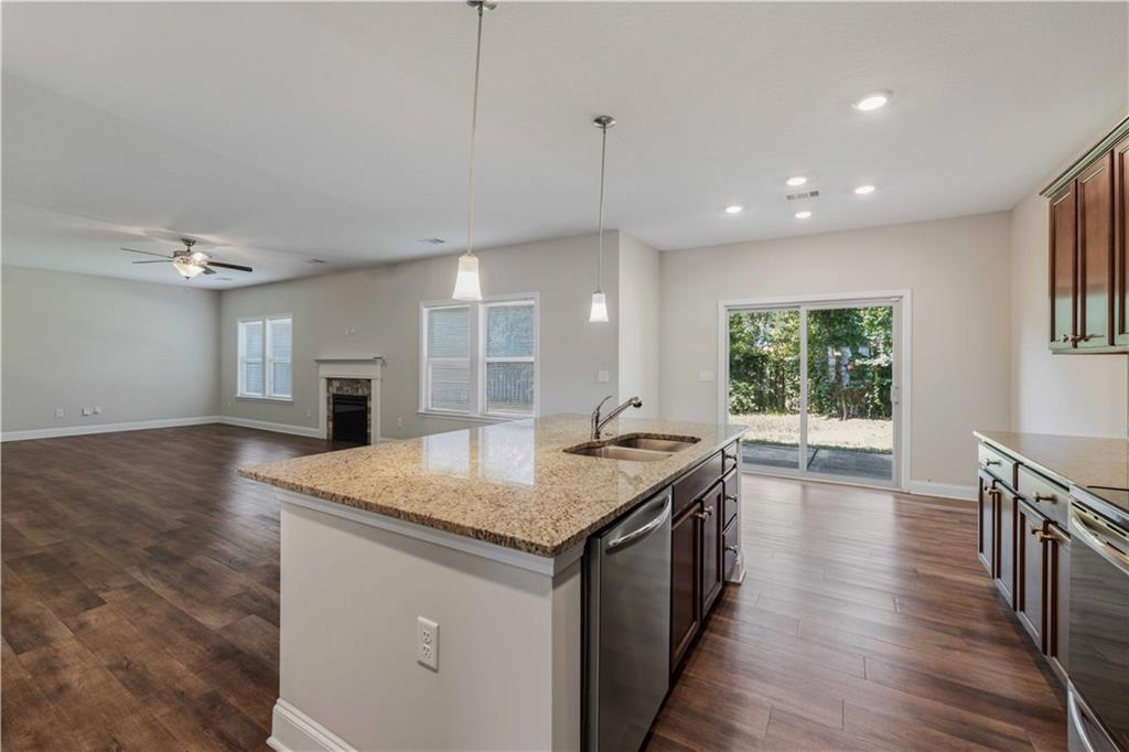 112 White Oak Place