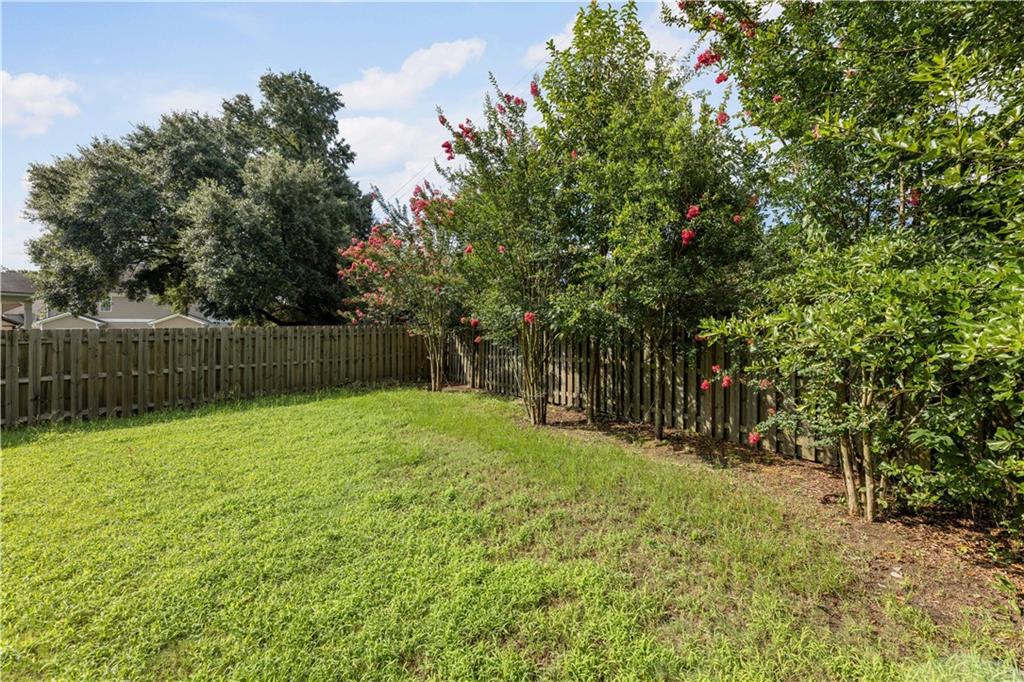 112 White Oak Place
