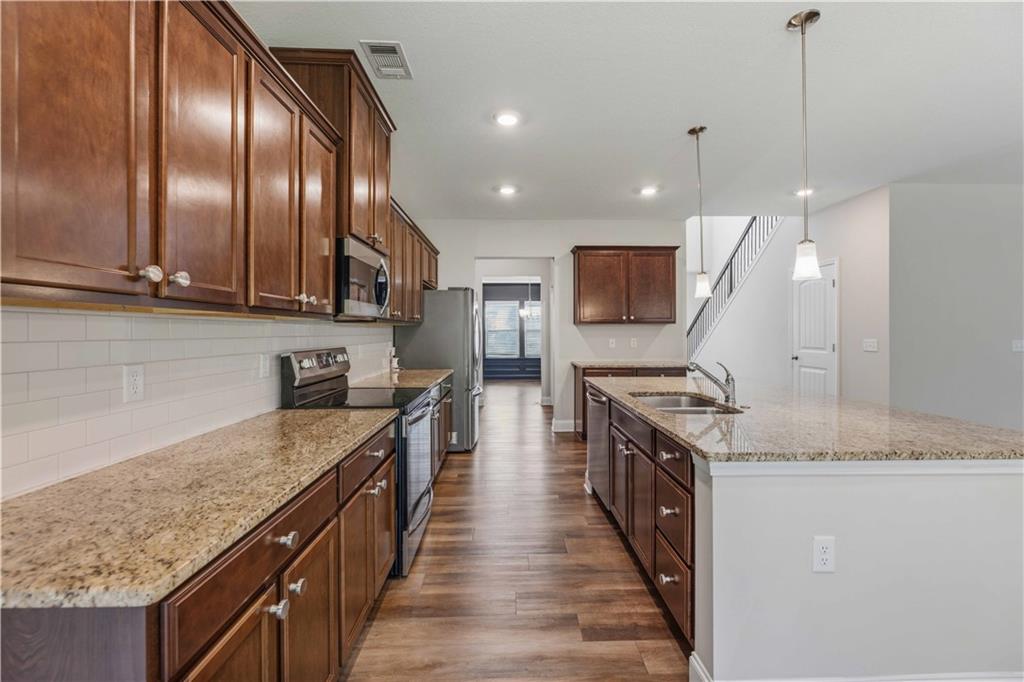 112 White Oak Place