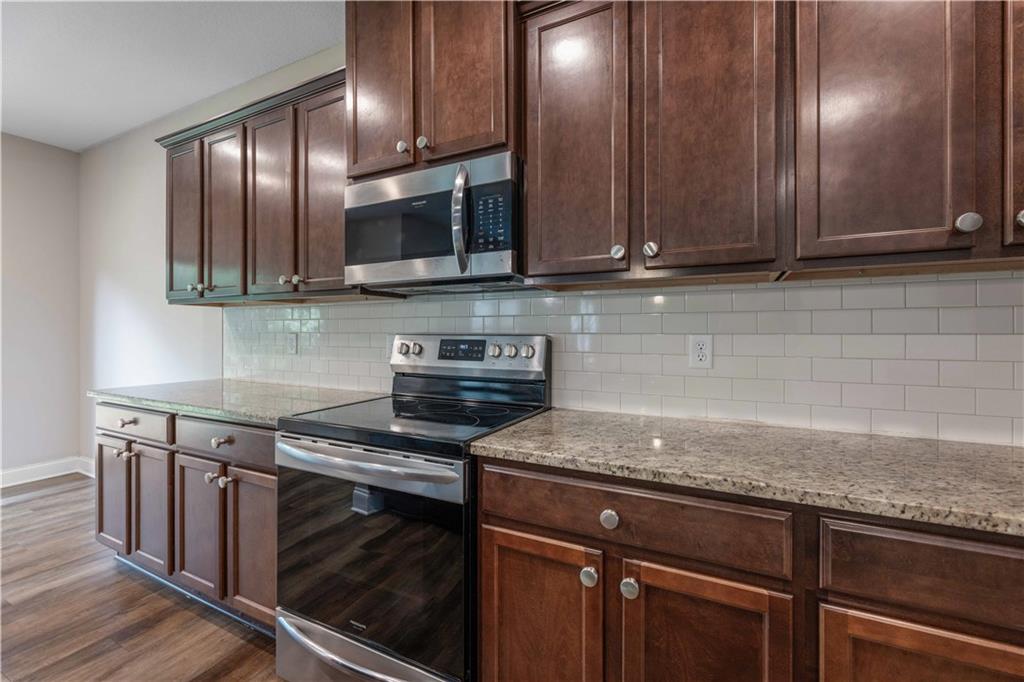 112 White Oak Place