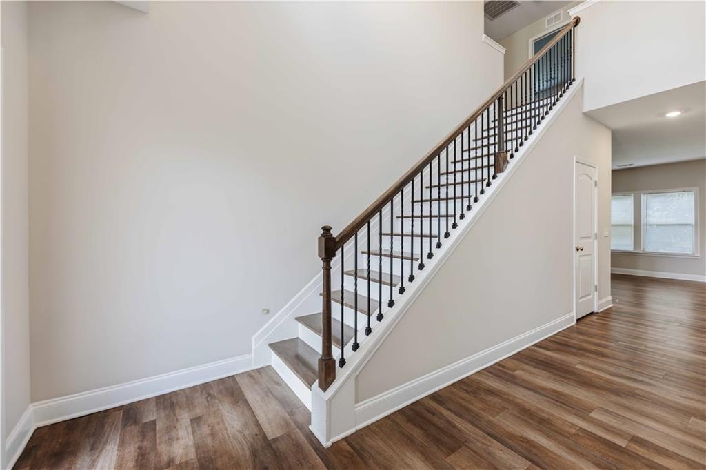 112 White Oak Place