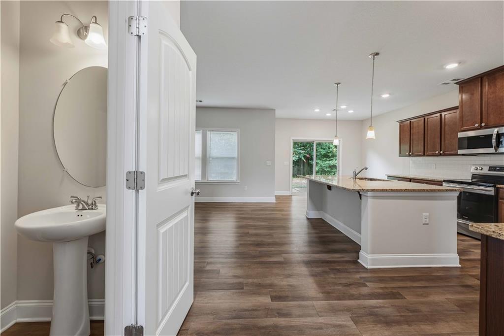 112 White Oak Place