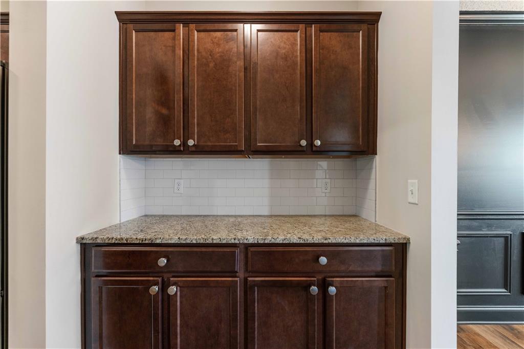 112 White Oak Place