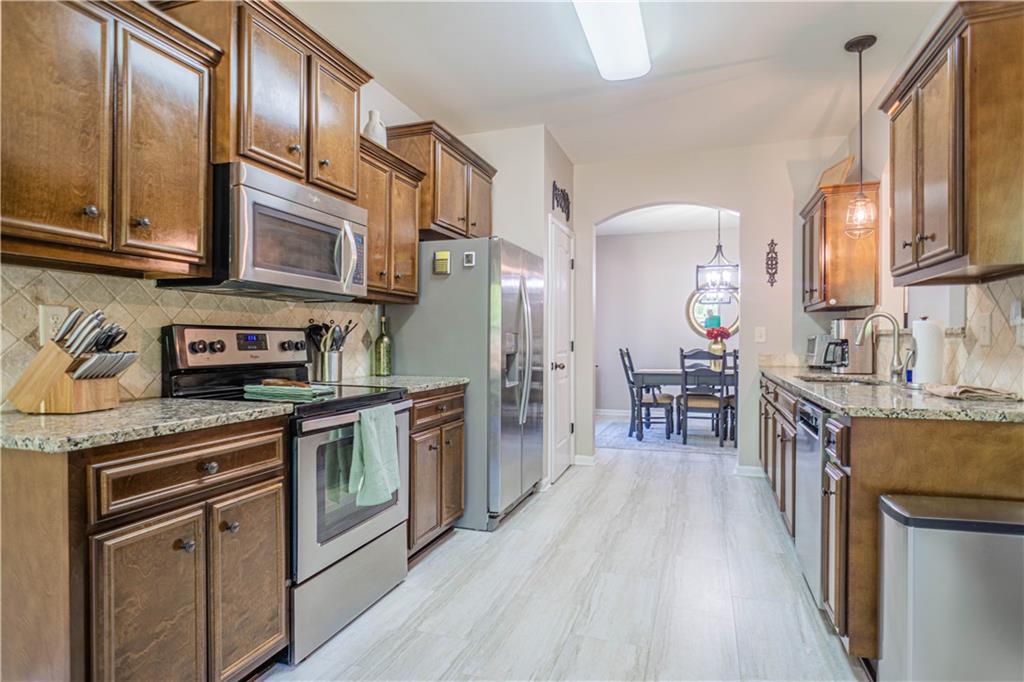 228 Lee Rd 2000