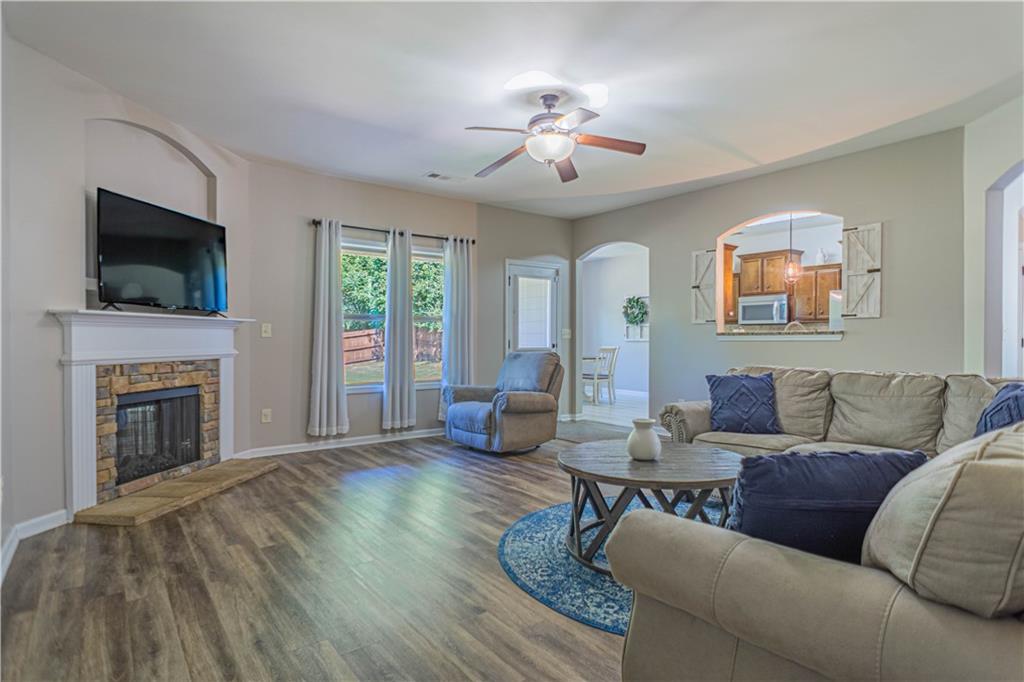 228 Lee Rd 2000