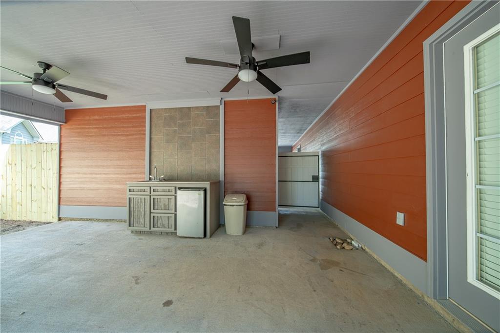 195 Lee Road 2158