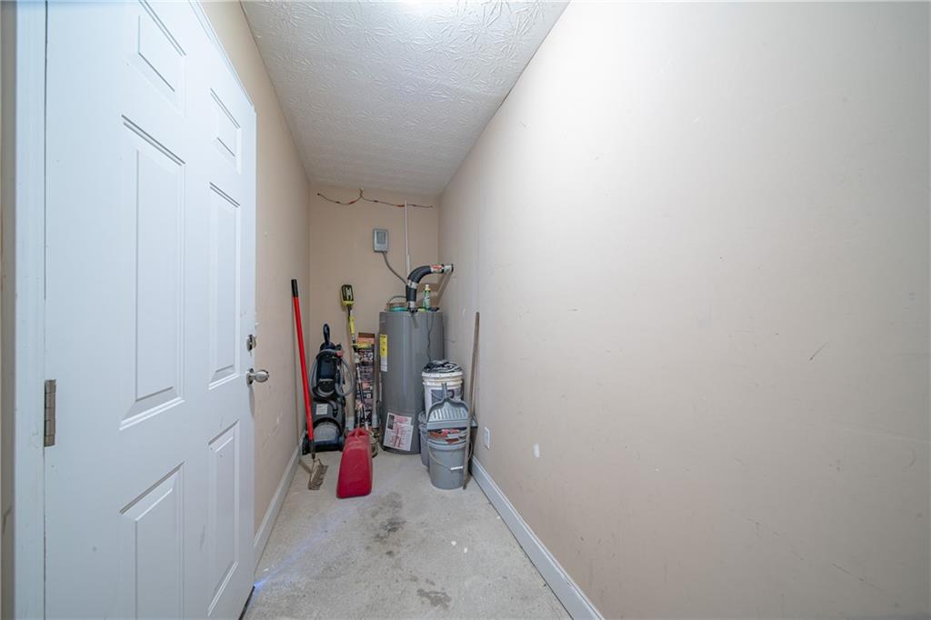 195 Lee Road 2158