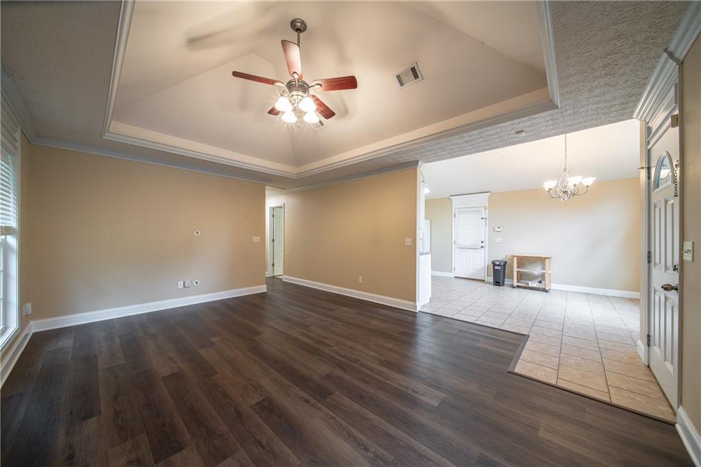 195 Lee Road 2158
