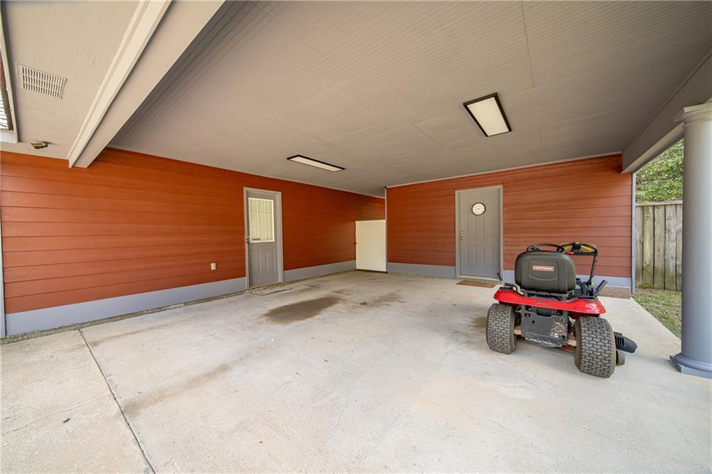 195 Lee Road 2158