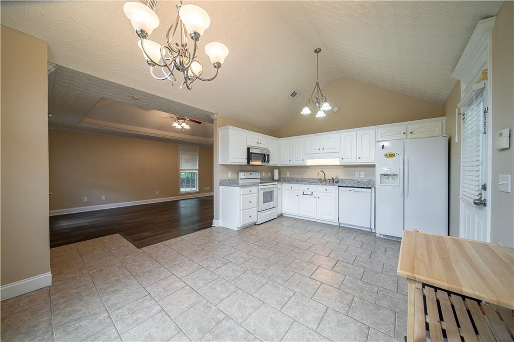 195 Lee Road 2158