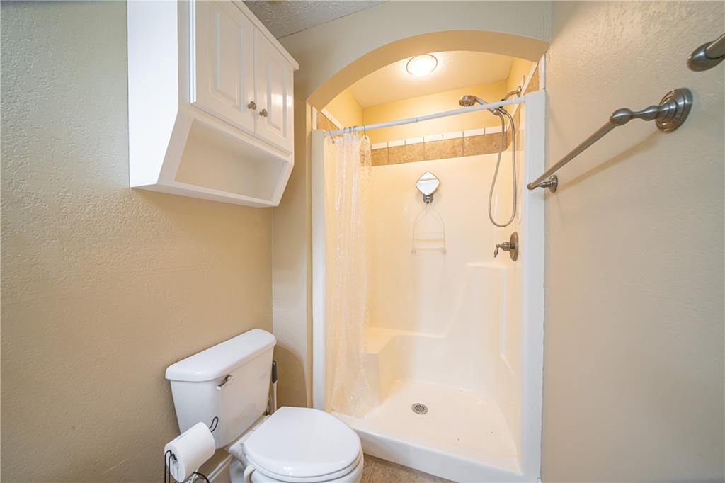 195 Lee Road 2158