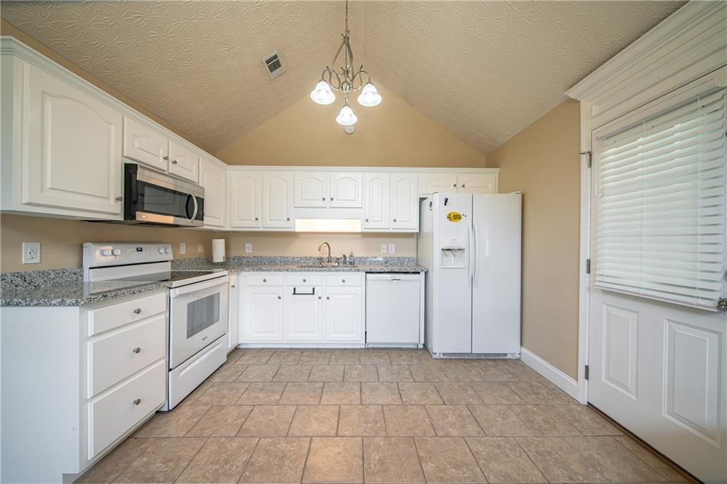 195 Lee Road 2158