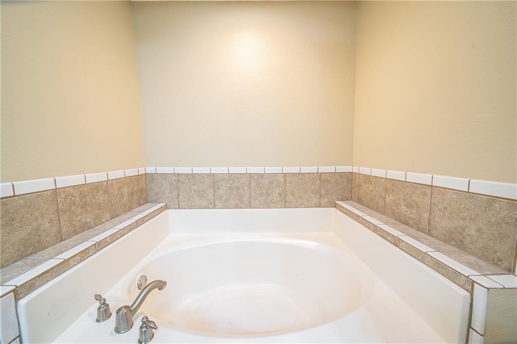 195 Lee Road 2158