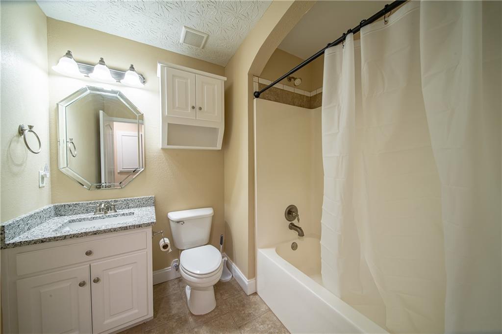 195 Lee Road 2158