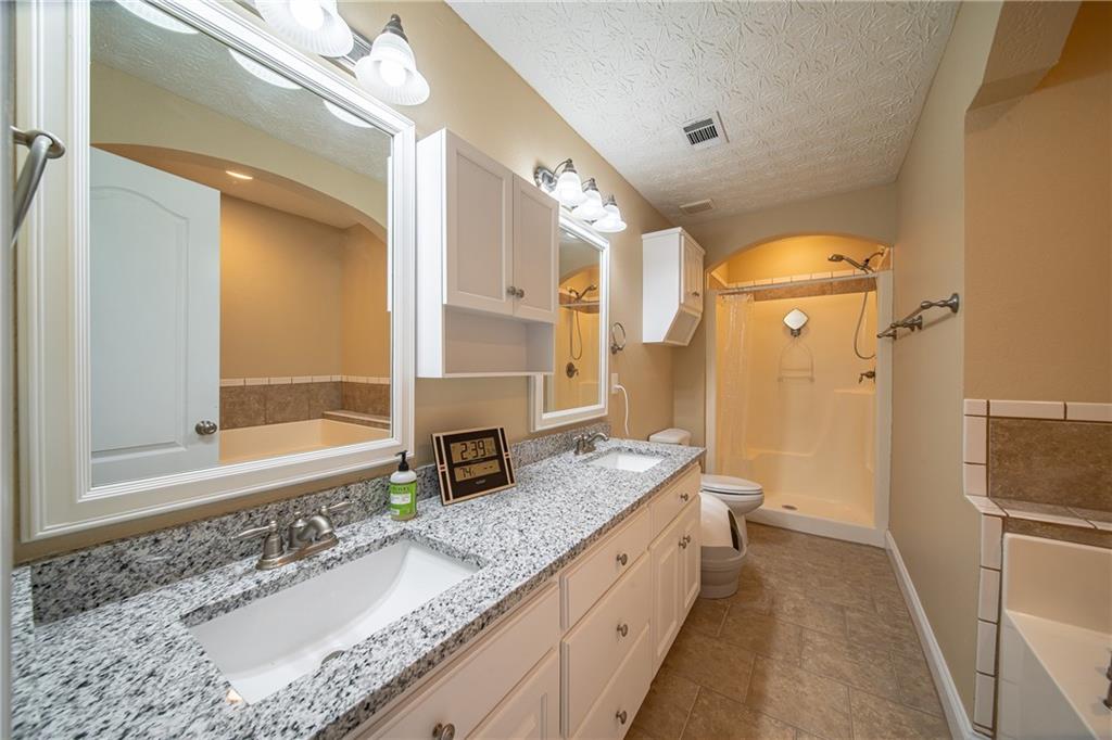 195 Lee Road 2158