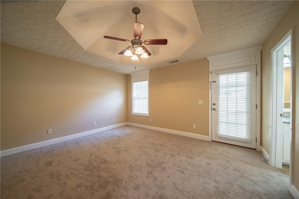 195 Lee Road 2158