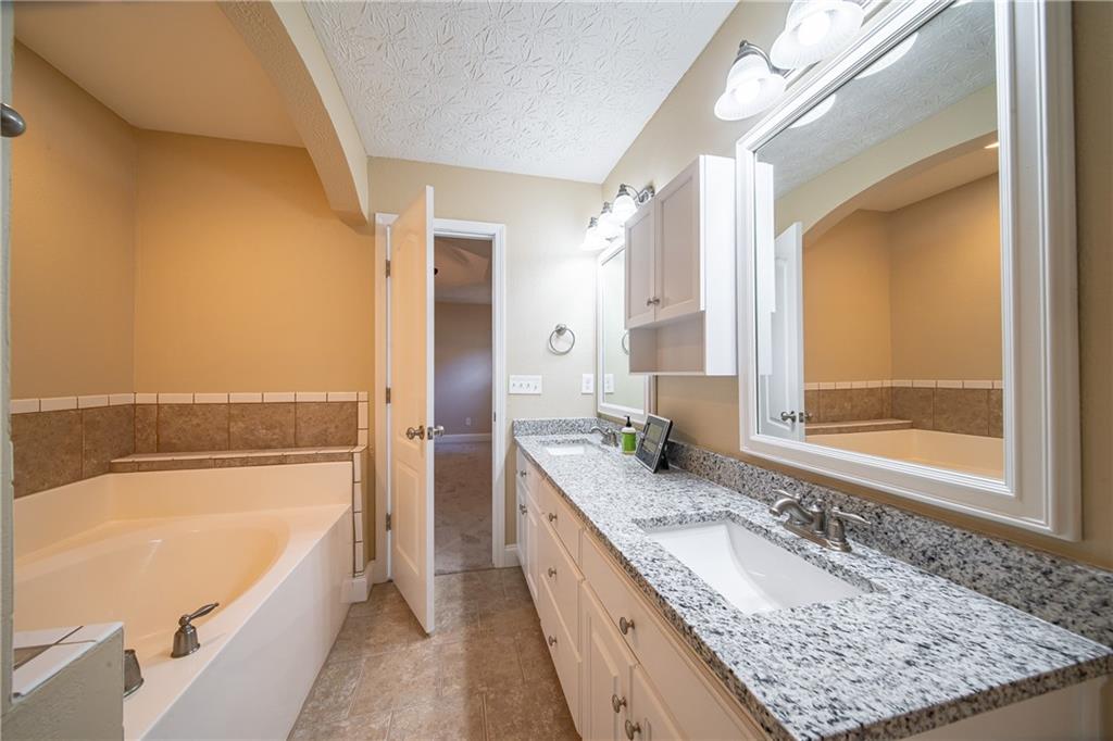 195 Lee Road 2158