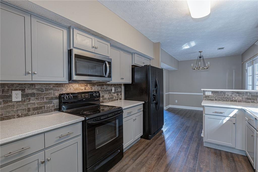 517 Lee Road 2170