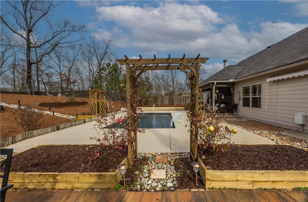 204 Autumn Way