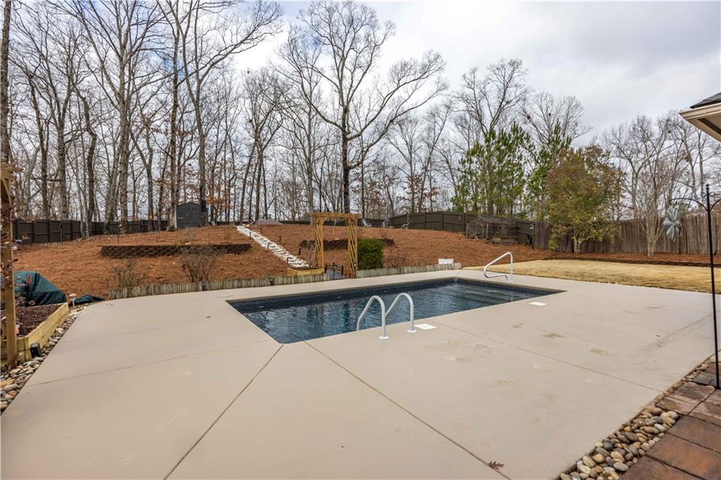 204 Autumn Way