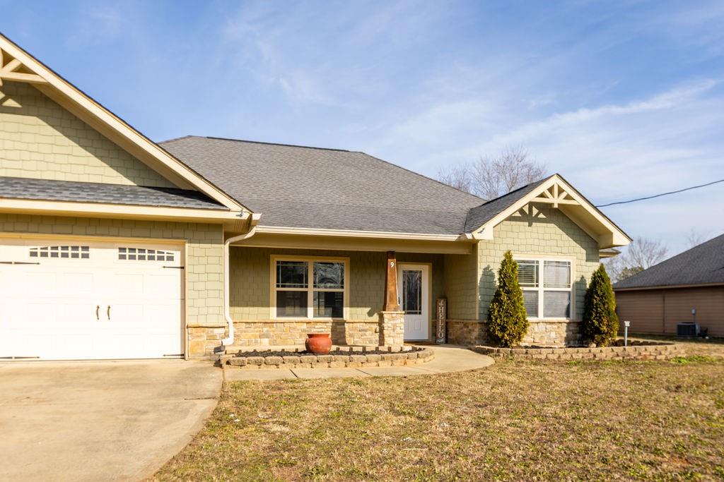 9 Farmboy Court