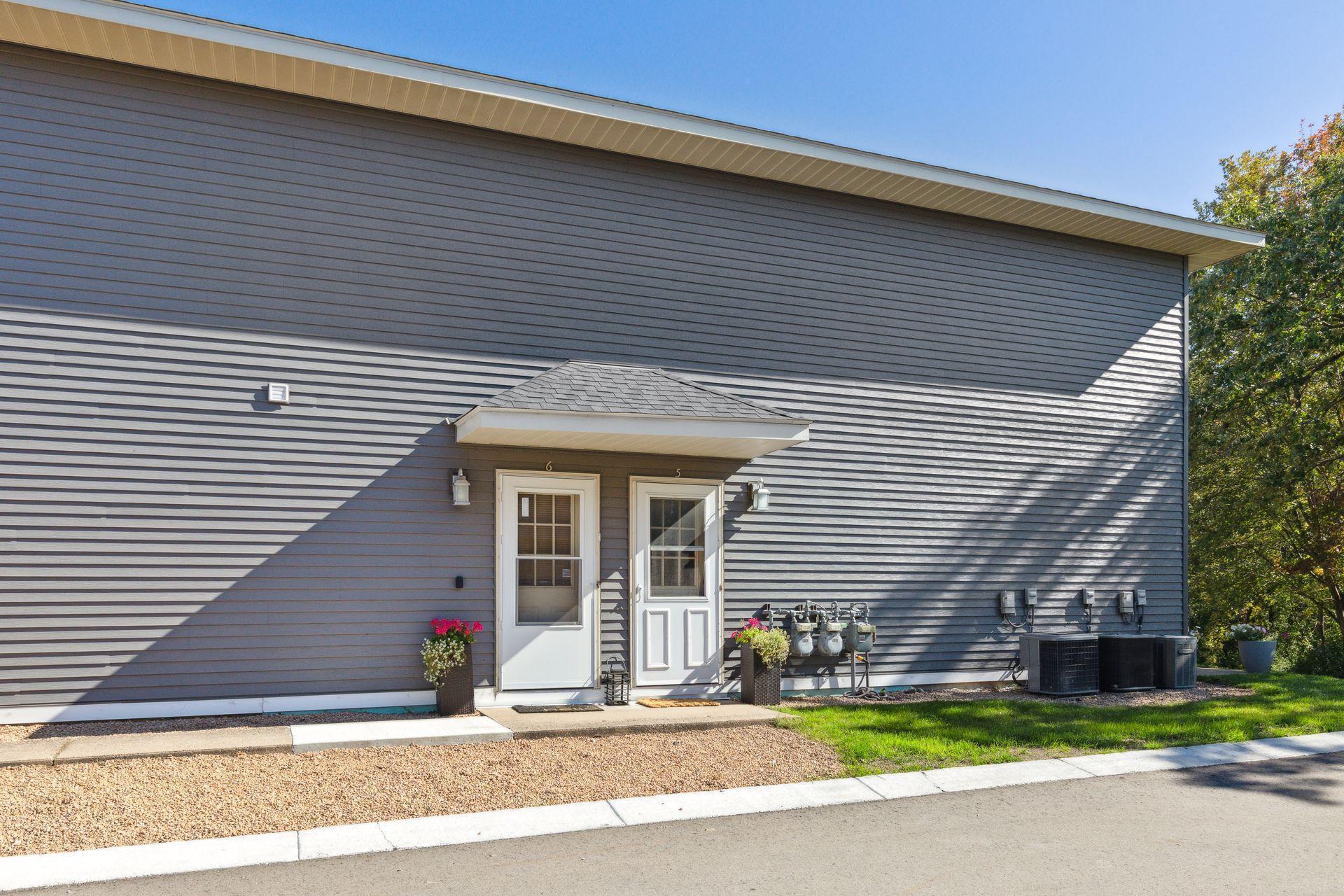 2041 N Park Drive Unit: 5