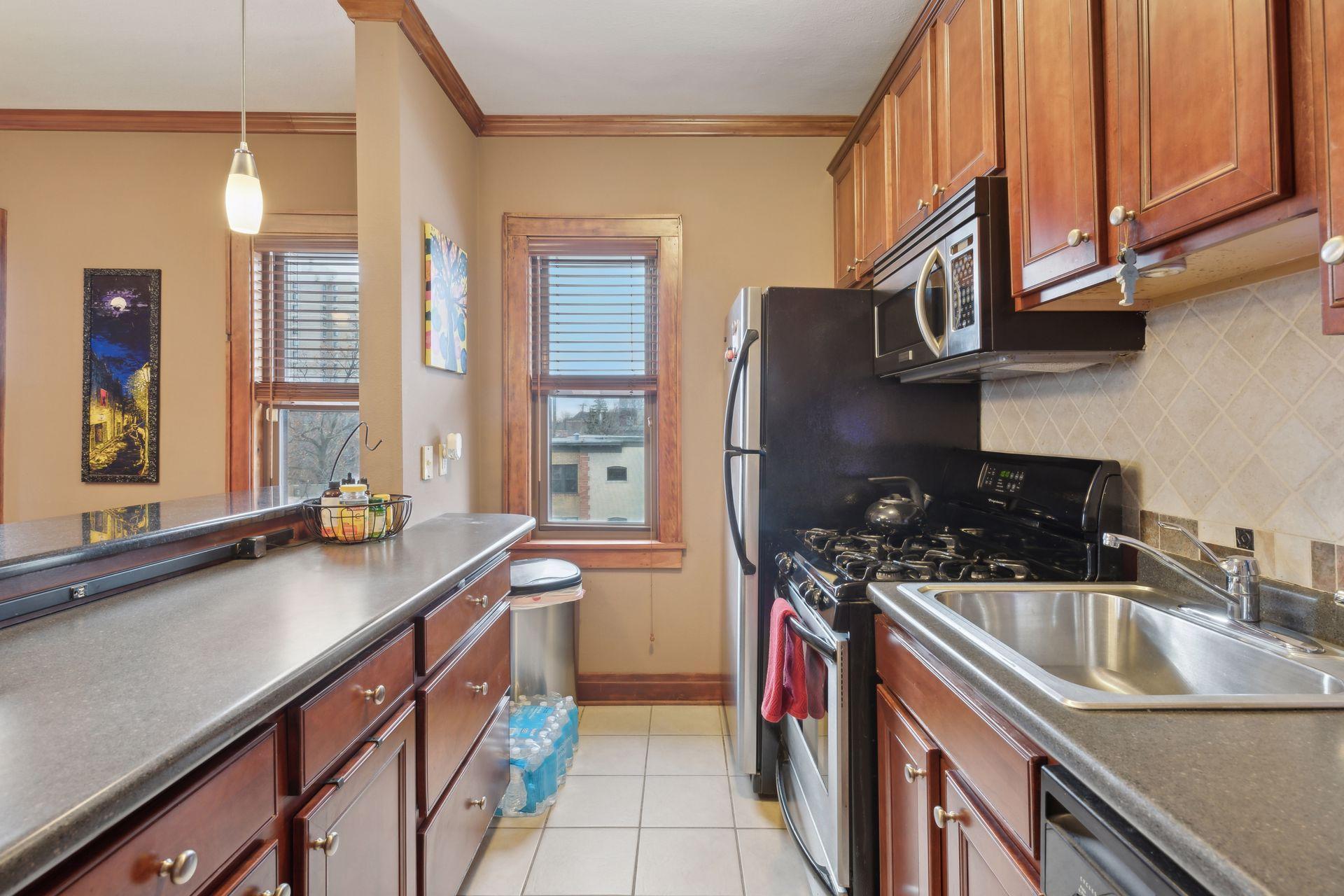 1812 Clinton Avenue Unit: 300