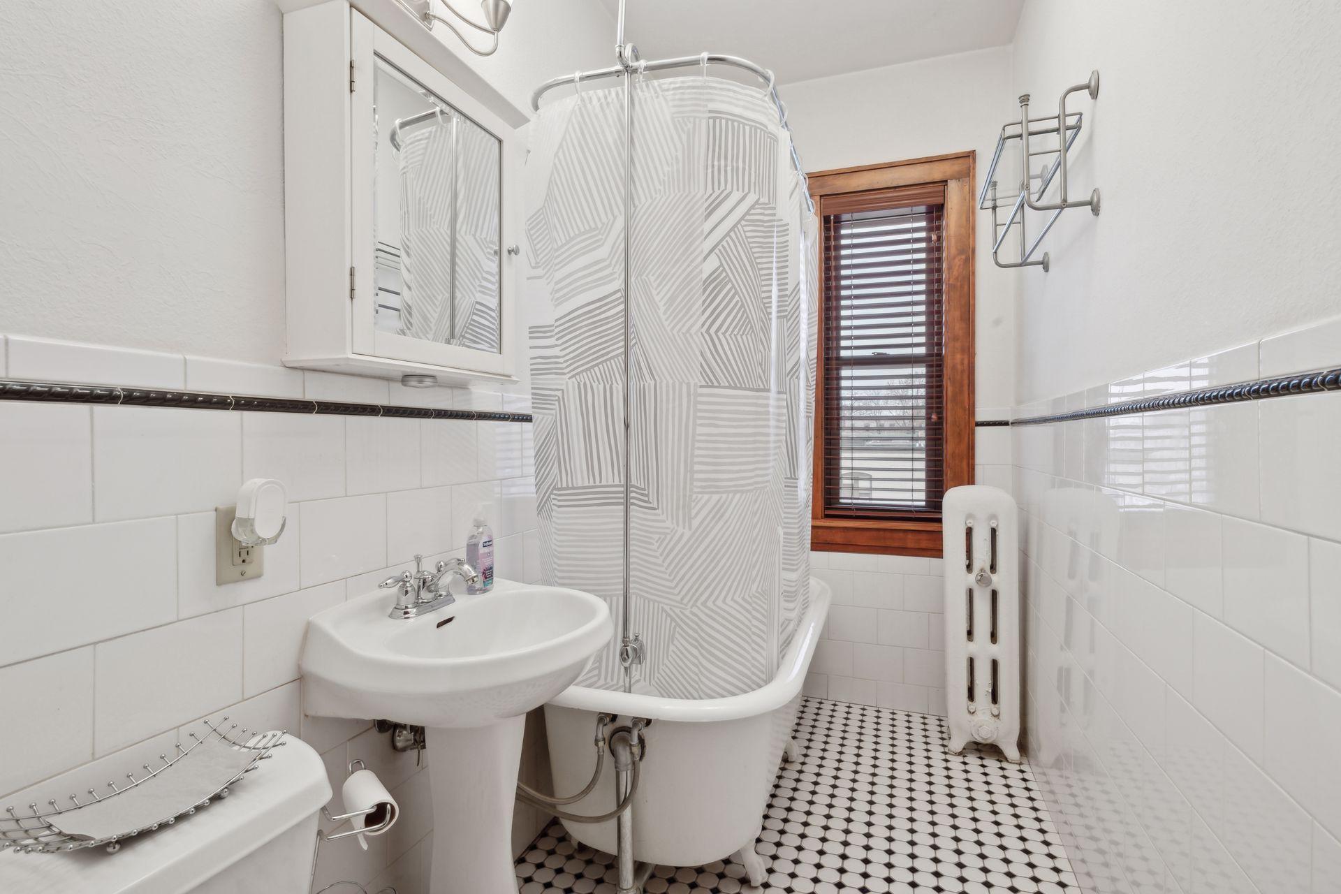 1812 Clinton Avenue Unit: 300