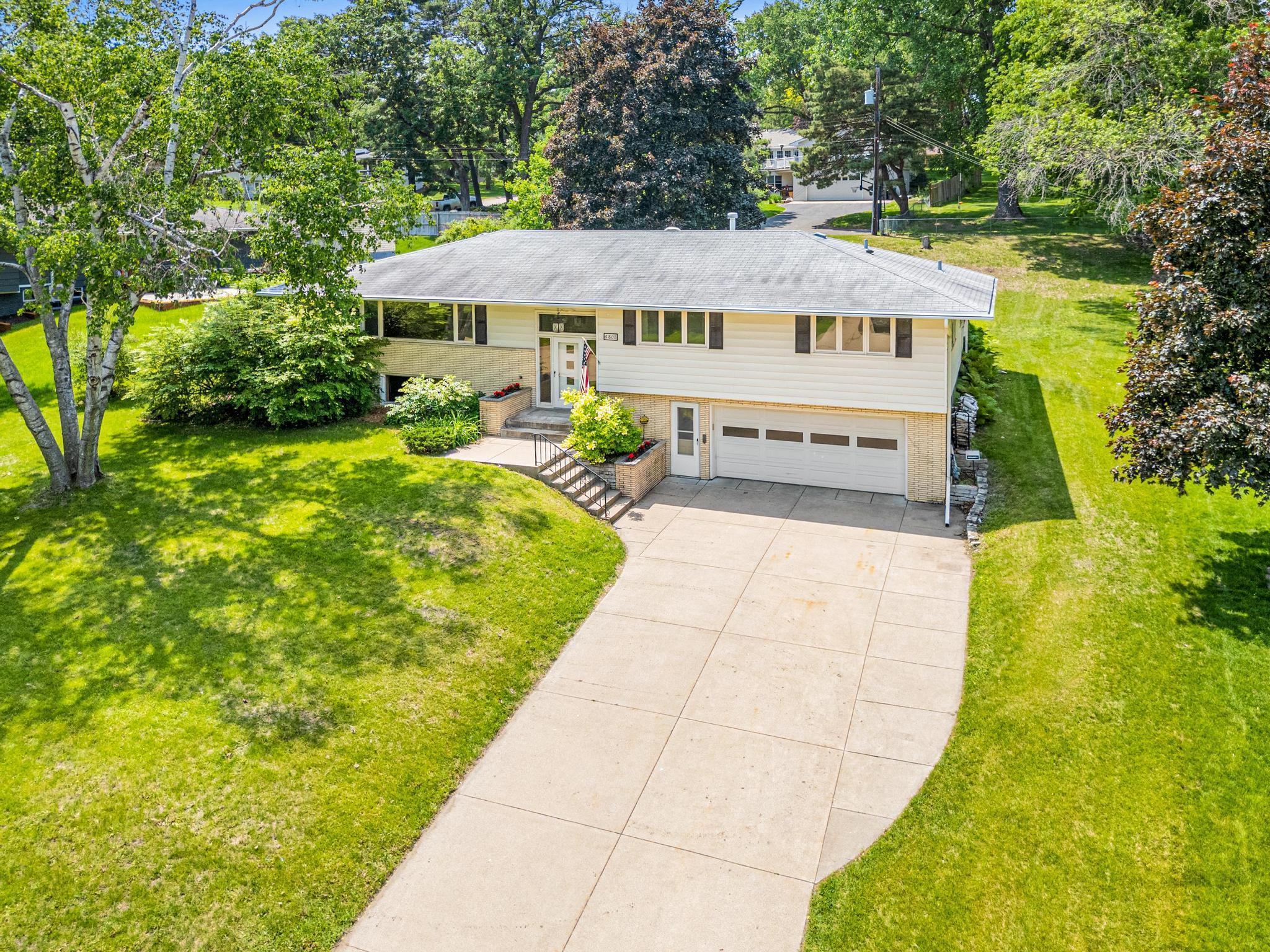6808 Hillside Lane