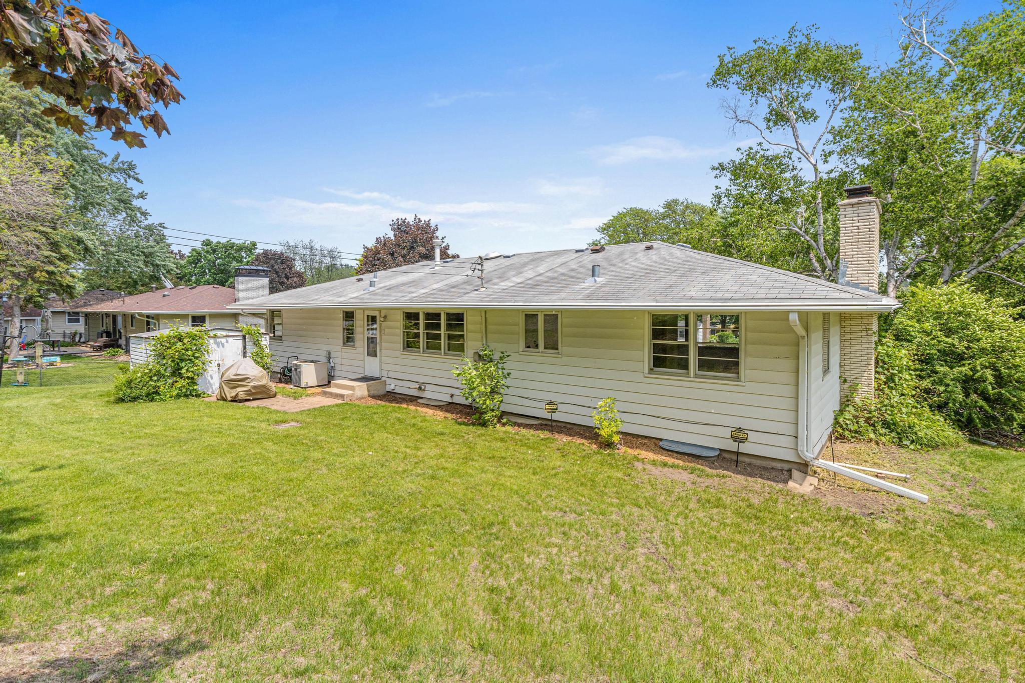 6808 Hillside Lane